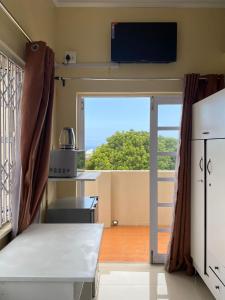 TV a/nebo společenská místnost v ubytování Early Bird B&B