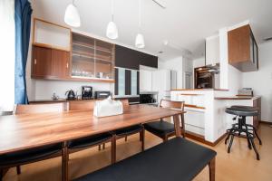 Kuchyň nebo kuchyňský kout v ubytování THE VILLA FURANO【Wide Horizon】