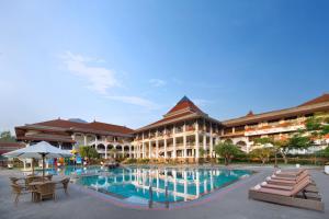 Bazen u objektu Royal Hotel and Villa Batu ili u blizini