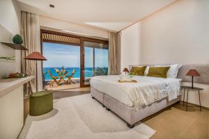 Ένα ή περισσότερα κρεβάτια σε δωμάτιο στο VILLA MULBERRY 10, Emma Villas +37 φωτογραφίες