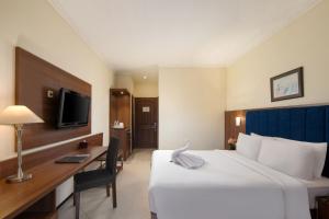 Krevet ili kreveti u jedinici u objektu Royal Hotel and Villa Batu