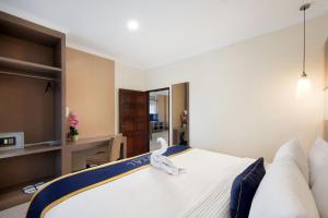 Krevet ili kreveti u jedinici u objektu Royal Hotel and Villa Batu