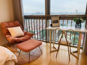 Balkón nebo terasa v ubytování Shanghai Lerongju Boutique Apartment Metro Line 8 20meter