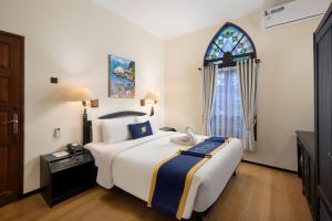 Krevet ili kreveti u jedinici u objektu Royal Hotel and Villa Batu