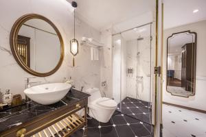 Ένα μπάνιο στο Hanoi Tirant Hotel