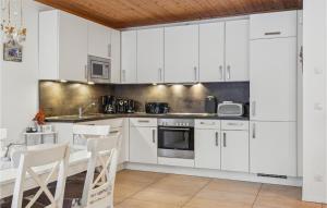 Nhà bếp/bếp nhỏ tại Ferienhaus 44 Altefähr