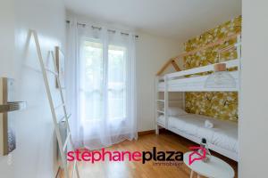 Ένα ή περισσότερα κρεβάτια σε δωμάτιο στο Friends and Family by Plaza proche Disneyland Paris +2 φωτογραφίες