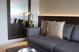 Uma área de estar em Crowne Plaza Geneva by IHG