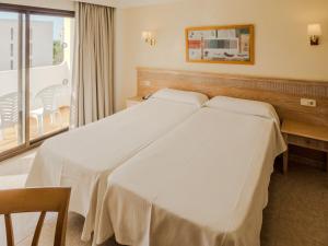 Ein Bett oder Betten in einem Zimmer der Unterkunft Hotel Santa Maria Playa