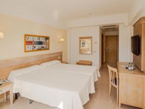Ein Bett oder Betten in einem Zimmer der Unterkunft Hotel Santa Maria Playa