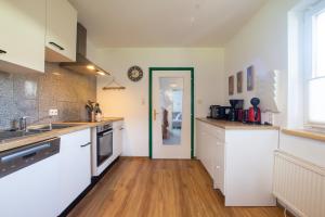 A kitchen or kitchenette at The Steinbock Lodge with garden and bbq