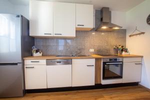 A kitchen or kitchenette at The Steinbock Lodge with garden and bbq