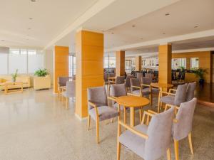 Ein Sitzbereich in der Unterkunft Hotel Santa Maria Playa