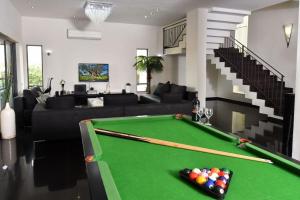 Imagen de la galería de Black&White, en Had Nes