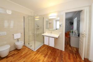 A bathroom at Foresteria La Torretta