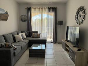 TV a/nebo společenská místnost v ubytování Regina Gardens 3