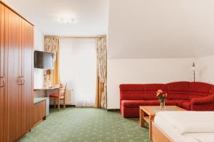 TV a/nebo společenská místnost v ubytování Hotel Gratz Großarl