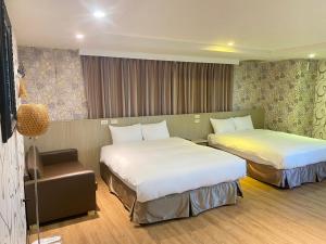 Postel nebo postele na pokoji v ubytování Jin Tsai Shen Hotel