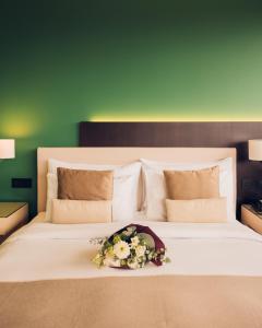 Cama ou camas em um quarto em Crowne Plaza Geneva by IHG