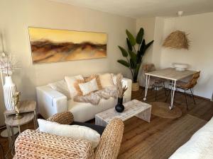 Χώρος καθιστικού στο Beach Style Apartment
