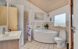 a bathroom with a tub and a toilet and a sink at 3 Bedroom Amazing Home In Hemmet in Hemmet