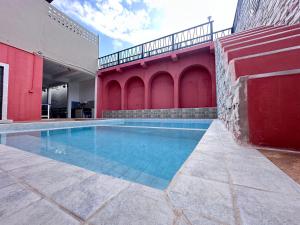 Bazén v ubytování Virawan pool kohlarn วิราวัน พูล รีสอร์ท ที่พักเกาะล้าน nebo v jeho okolí