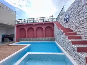 Bazén v ubytování Virawan pool kohlarn วิราวัน พูล รีสอร์ท ที่พักเกาะล้าน nebo v jeho okolí
