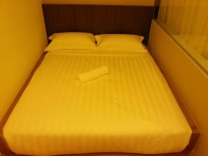 Postel nebo postele na pokoji v ubytování Hotel Vevo Puchong Malaysia