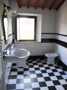 Koupelna v ubytování La Casaccia Guelfi
