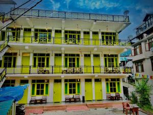 A balcony or terrace at Trippy Turtle Hostel