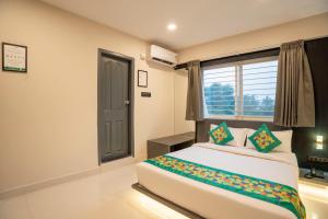 Voodi või voodid majutusasutuse Treebo Sanmaya Retreat, 15 Mins From Mysore Palace toas