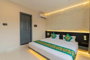 Voodi või voodid majutusasutuse Treebo Sanmaya Retreat, 15 Mins From Mysore Palace toas