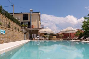 Bazén v ubytování Guesthouse Stara šola Korte - Oleander Resort nebo v jeho okolí