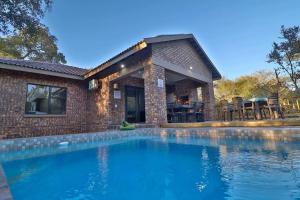 Πισίνα στο ή κοντά στο Krokodil Rus