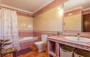 Kúpeľňa v ubytovaní Nice Home In Malaga With Jacuzzi
