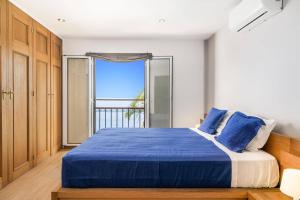 En eller flere senge i et værelse på Villa Sea Shore by Villa Plus