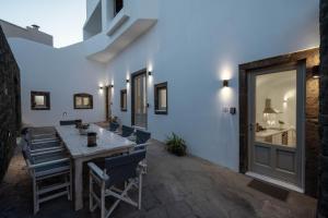 Fotografie z fotogalerie ubytování NEW Yiota Collection 4 Suites & 4 Prive Jacuzzi v destinaci Megalokhori