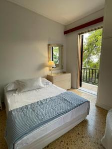 Ένα ή περισσότερα κρεβάτια σε δωμάτιο στο Saron Breeze Villa