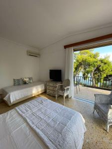 Ένα ή περισσότερα κρεβάτια σε δωμάτιο στο Saron Breeze Villa