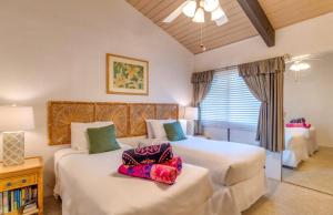 KBM Resorts FREE CAR Napili Point Ocean view 2-Bedroom Condo Includes Beach Gear Kids Amenities NAP-C37客房内的一张或多张床位