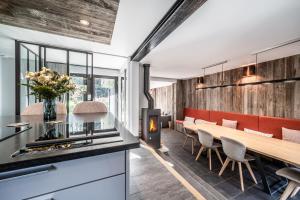 Dapur atau dapur kecil di Chalet Aman Argentière Chamonix - by EMERALD STAY +47 gambar