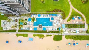 Bazén v ubytování KBM Resorts FREE CAR The Whaler Ocean view 1-Bedroom Recently Updated WH2-1169 nebo v jeho okolí