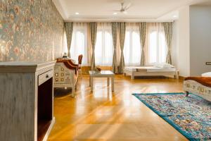 Hotel Durjay Garh客房内的一张或多张床位
