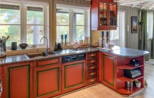 Η κουζίνα ή μικρή κουζίνα στο Nice Home In Sykkylven With Kitchen