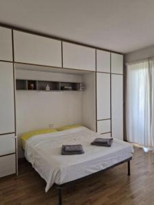 Voodi või voodid majutusasutuse appartamento Garda Nova toas