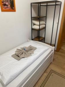 En eller flere senge i et værelse på Apartment DOLCE VITA