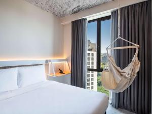 Ένα ή περισσότερα κρεβάτια σε δωμάτιο στο ibis Tbilisi City +38 φωτογραφίες
