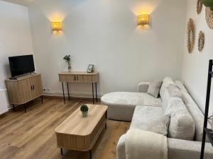 TV a/nebo společenská místnost v ubytování Appartement cosy le Daunou