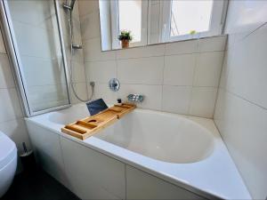Phòng tắm tại Immo-Vision Komfort & Entspannung Koblenz-Hauptbahnhof-Zentral