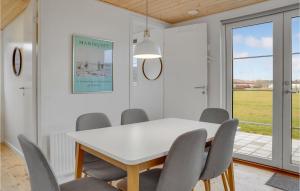 Fotografie z fotogalerie ubytování 2 Bedroom Nice Apartment In Væggerløse v destinaci Bøtø By